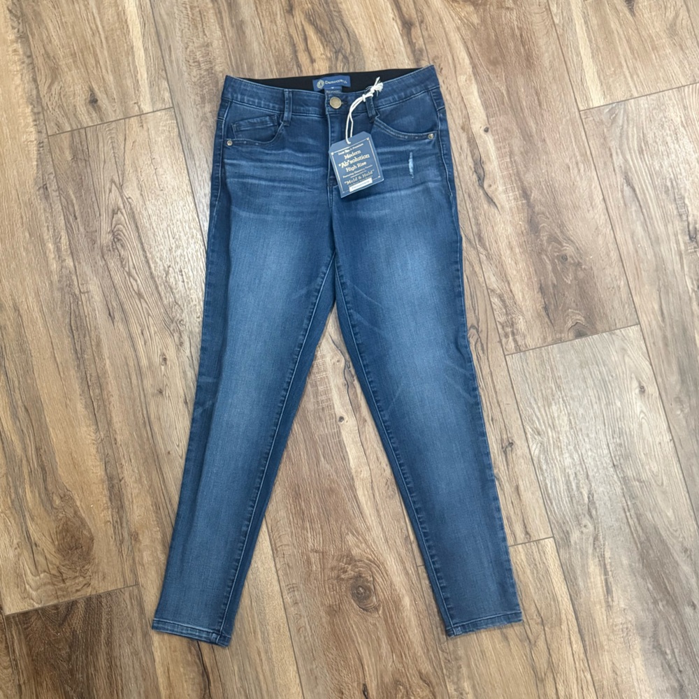NWT- Democracy Size 6 Dark Wash Jeans